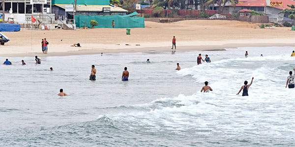 Govt says beaches are shut but police say visiting beaches is allowed