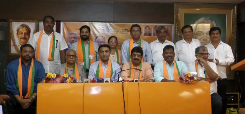 Herald Leaders Split 8 Goa Congress Mlas Split To Join The Bjp