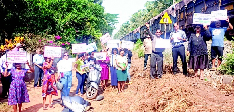 Velsao locals yet again protest blocking of ‘right of way’ by railway authorities