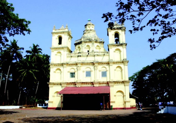 Court declares road touching St Estevam Church facade, shown in RP, as illegal