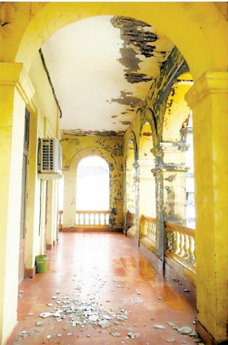 As rains near, Margao locals raise alarm over poor upkeep of colonial-era MMC building
