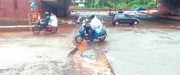 Crumbling road: Curti-Khandepar underpass partially closed due to pothole, skid risk