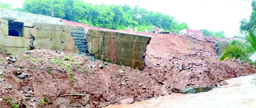 Newly constructed retaining wall of Bethora-Borim bypass collapses; calls for probe intensify